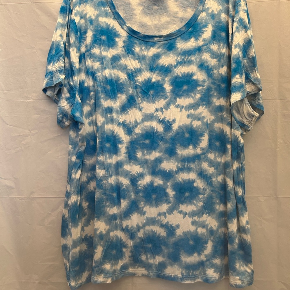 Soho Girls Blue and White Tie-Dye Short Sleeve Top Round Neck Sz 3X NWNT